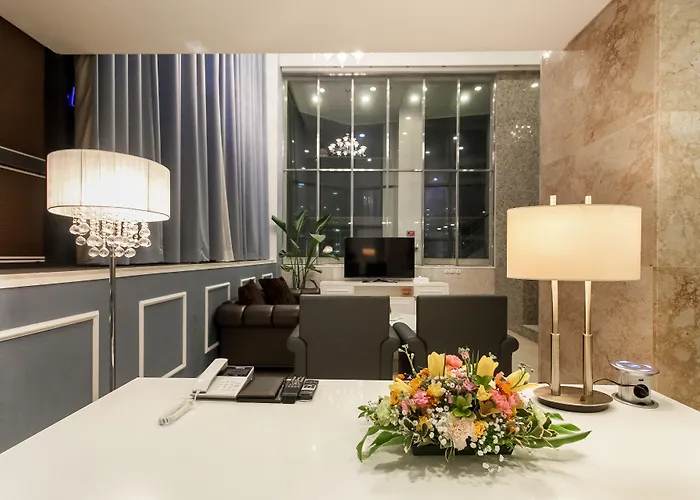 Hotel Pharos