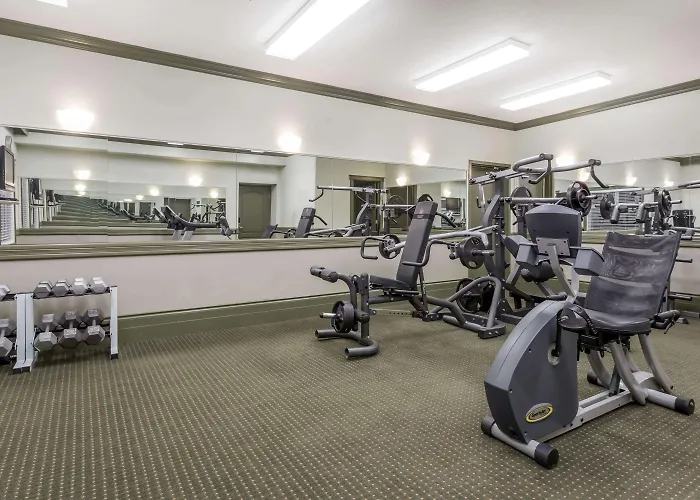 Pet Friendly hotel: Ramada By Wyndham Hinton