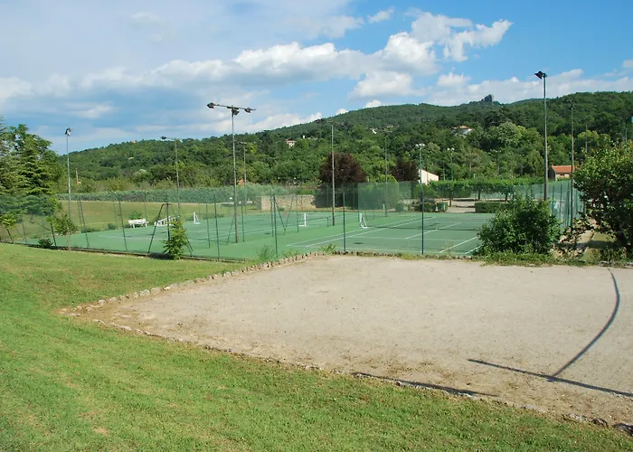 Hôtel Ping Pong: ULVF Hôtel Castel Luberon