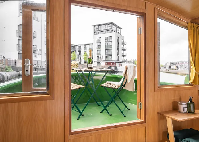 Campsite: Edinburgh - Houseboats
