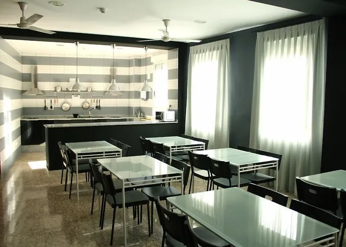 Quart Youth & Apartments