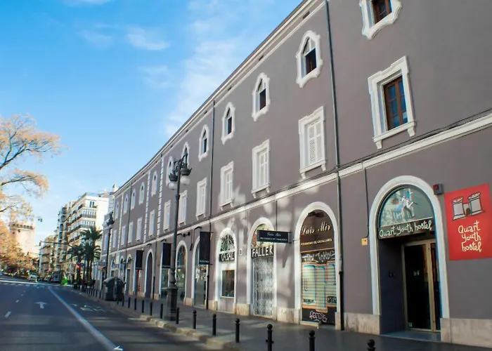 Quart Youth & Apartments