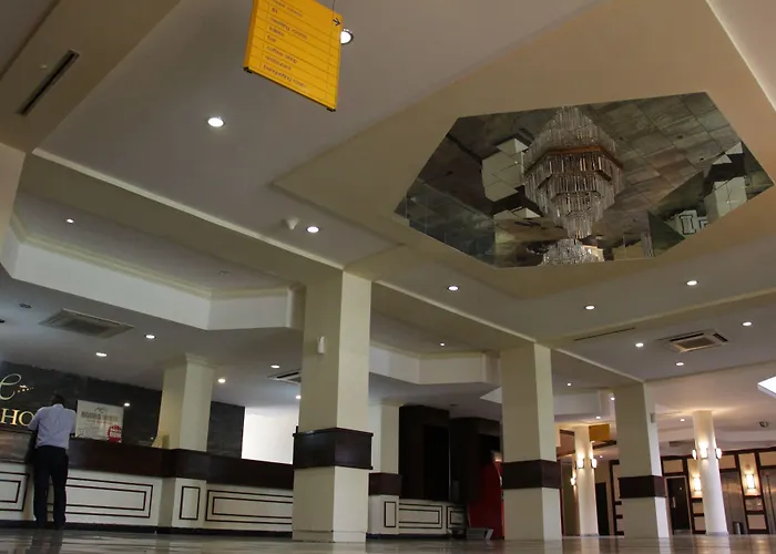 Hotels with pool Agura