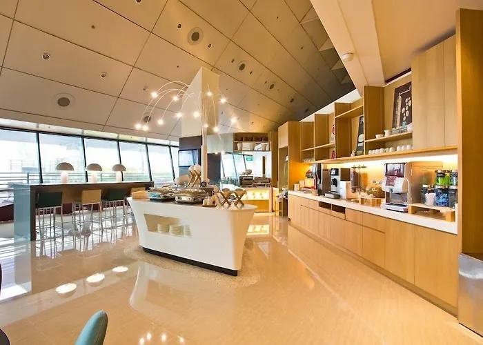 Hotels Close to Airport Ambassador Transit Lounge Terminal 2