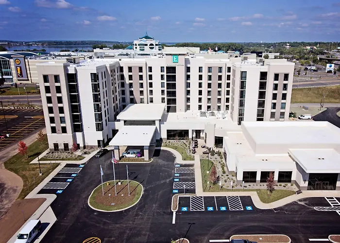 Hotels With Four Stars Embassy Suites By Hilton Syracuse Destiny Usa
