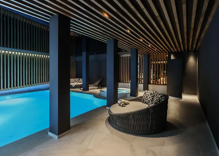  Laurena Aparthotel