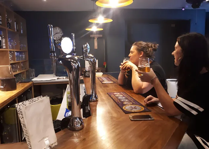 Ty Glyndwr Bunkhouse, Bar And Cafe
