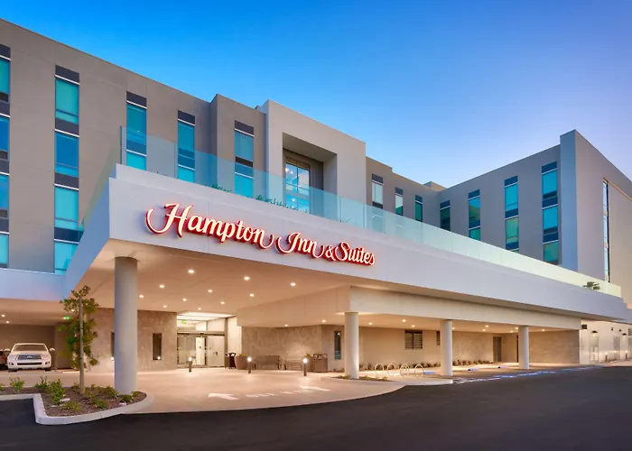 Family Hotel: Hampton Inn & Suites Anaheim Resort Convention Center