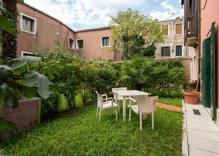 Hotel vicino al College: Garden Apartment
