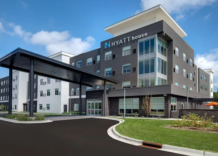Pet Friendly hotel: Hyatt House Mall Of America Msp Airport