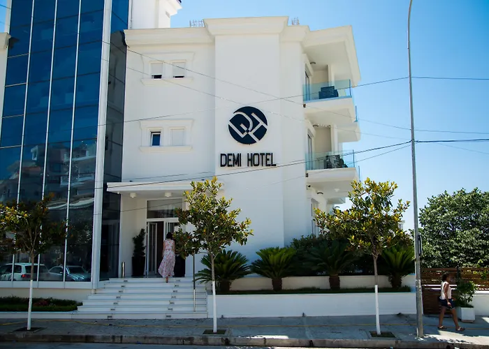 Beach hotel: Demi Hotel