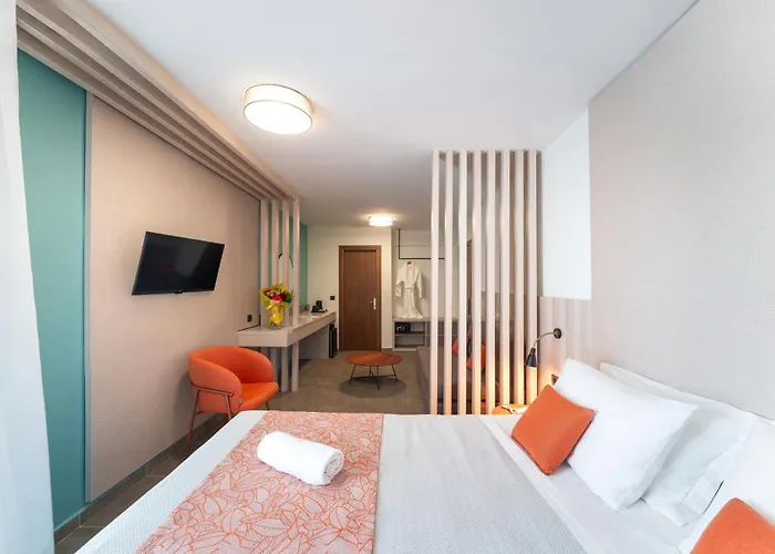 Amphitryon City Hotel