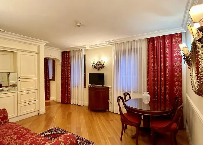  Suites Torre Dell'Orologio