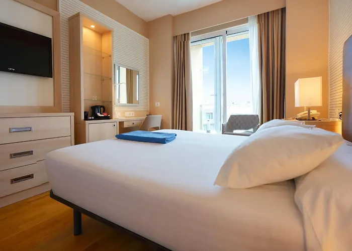 Hotel met zwembad: Bull Reina Isabel & Spa