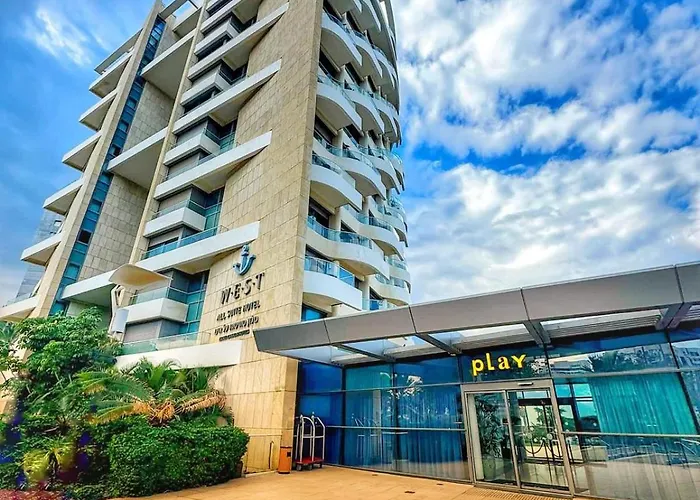 Resort: Play Hatzuk Beach