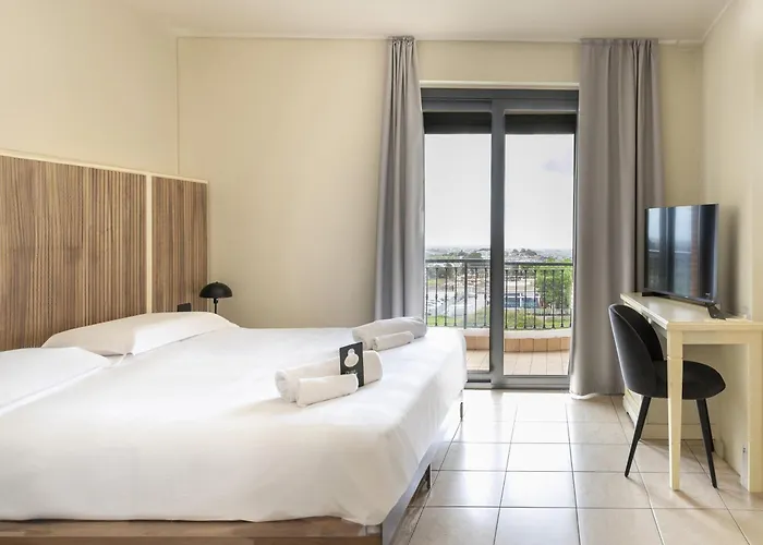  HOTEL Pomezia Cortese