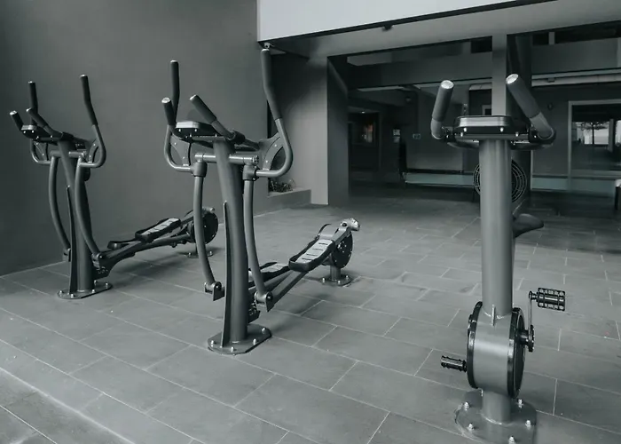 Luxury hotel only: V Hotel Bencoolen