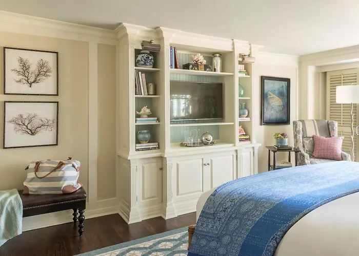 Pet Friendly hotel: Shutters On The Beach