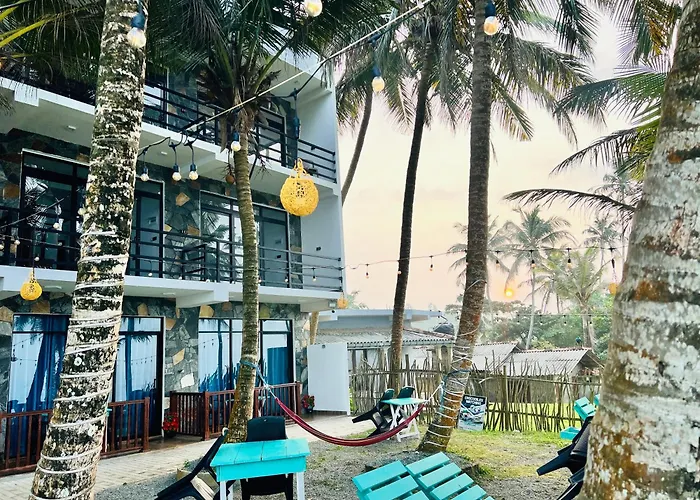 Family Hotel: Perfect View Mirissa