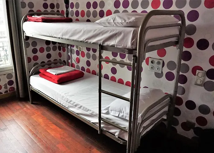 Hostel: Oops! Latin Quarter By Hiphophostels