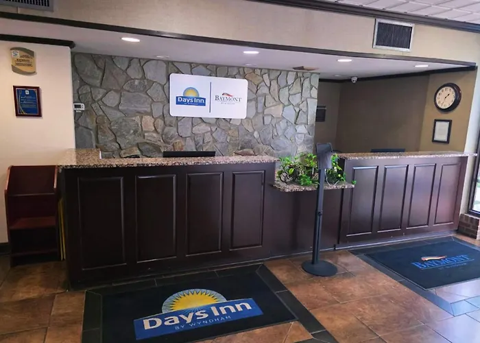 Hotel with pool: Baymont By Wyndham Culpeper