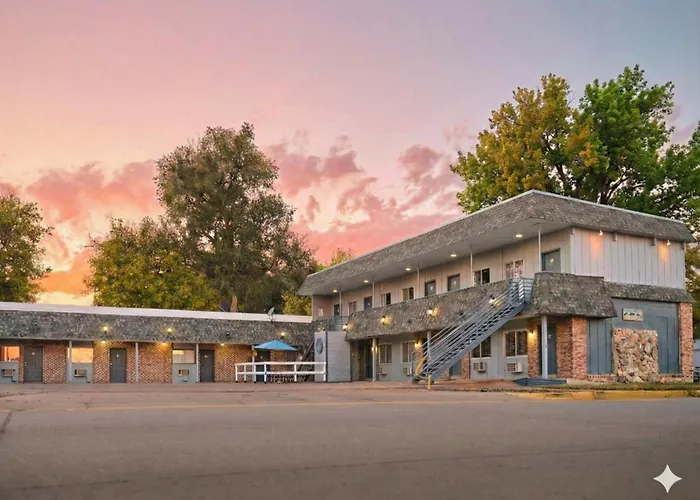 Motel: The Oakwood Inn