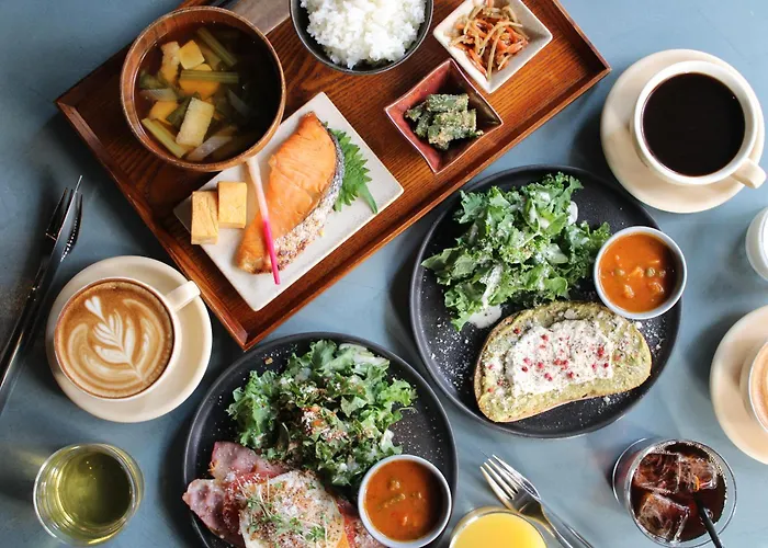 Family Hotel: The Tourist Hotel & Cafe Akihabara