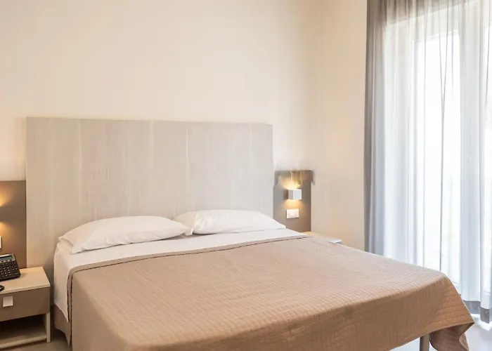 Albergo centrale: Nuovo HOTEL SETTIBI 20m dalla spiaggia