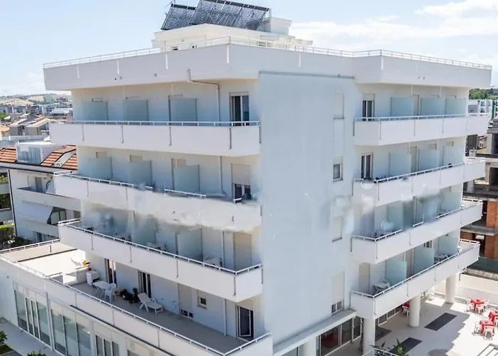 Albergo centrale: Nuovo HOTEL SETTIBI 20m dalla spiaggia