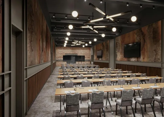 Hotels With Four Stars Moxy Downtown Los Angeles