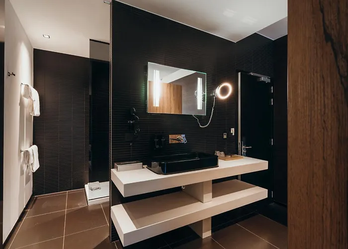 Carbon Hotel