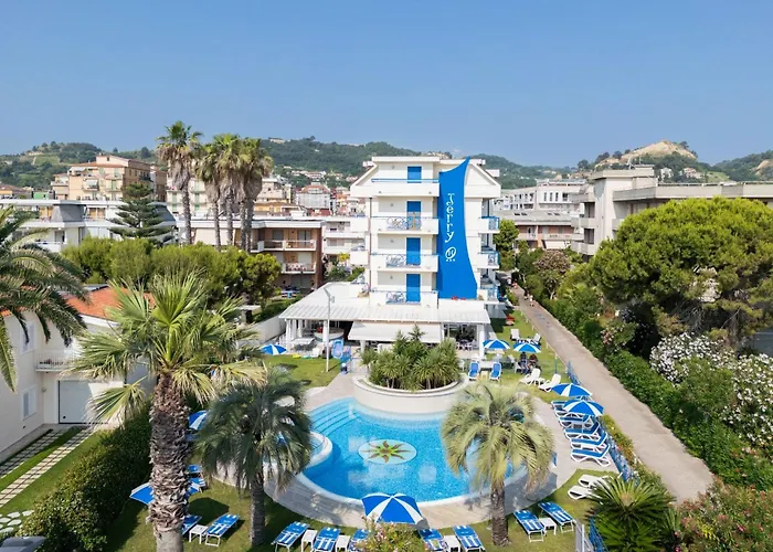 Jerry - Beachfront & Private Pool