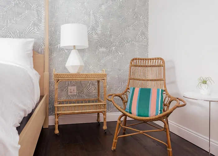Lily Hall-A Boutique