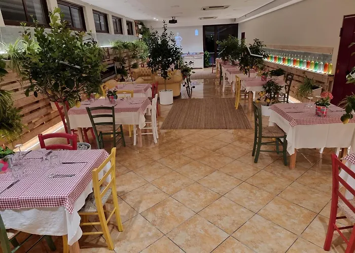 Pet Friendly hotel: Ranch Palace Hotel