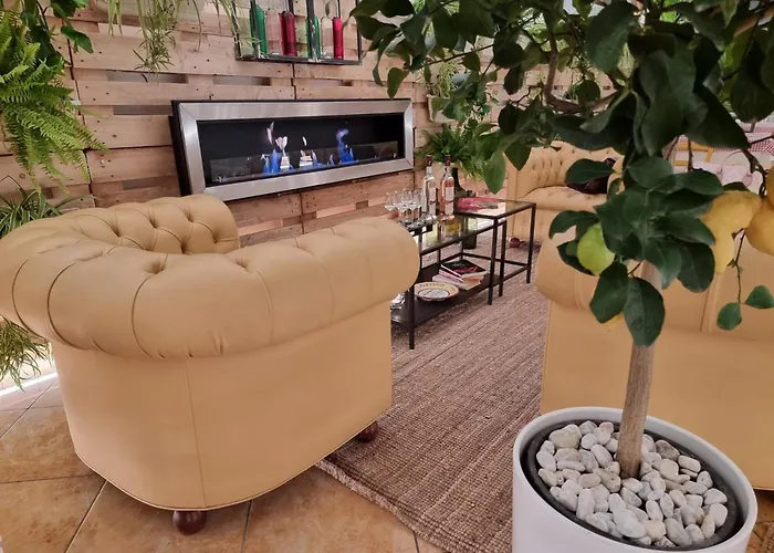 Pet Friendly hotel: Ranch Palace Hotel