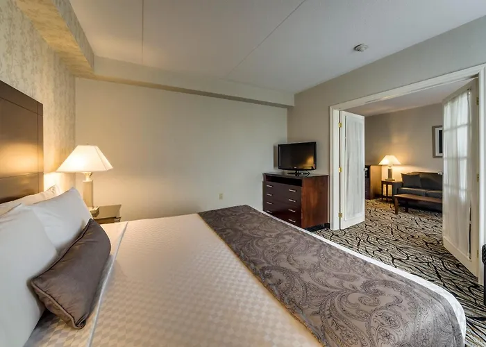 Resort: Monte Carlo Inn Oakville Suites