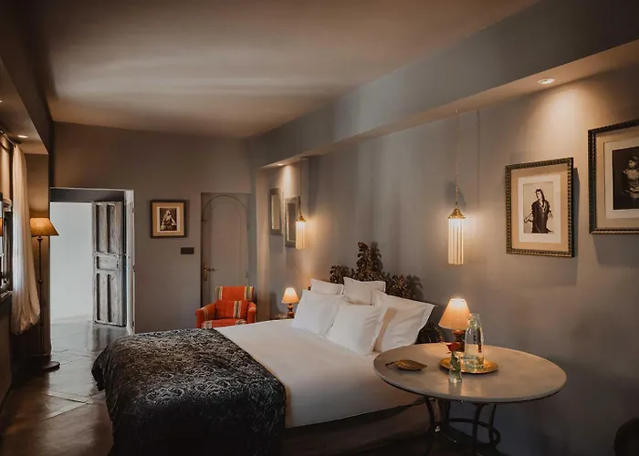 Luxury hotel only: Riad Le Rihani