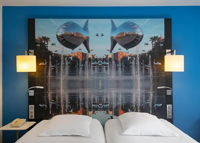 Hotel with view: Nice Centre Hotel