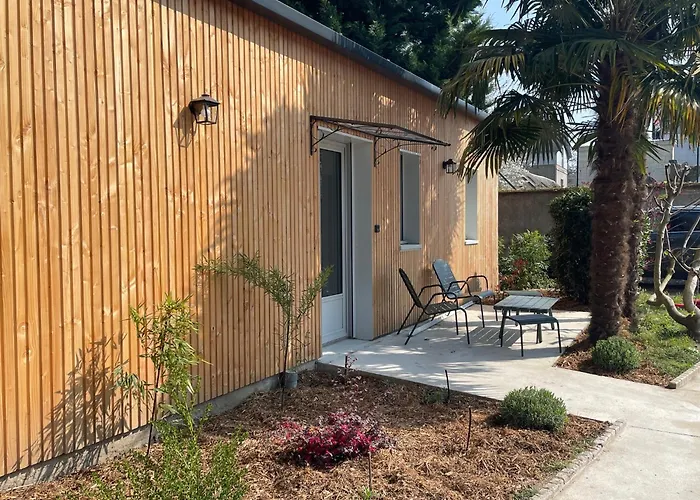 Pet Friendly hotel: Le Pavillon Des Lys - Hotel Particulier