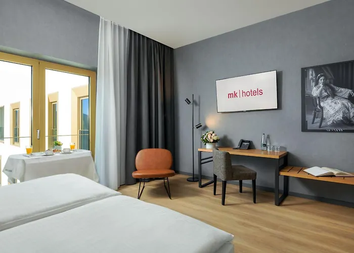 Hotel con piscina: Mk Hotel Tirana