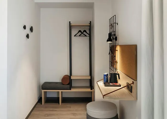Hotels with pool Moxy Barcelona