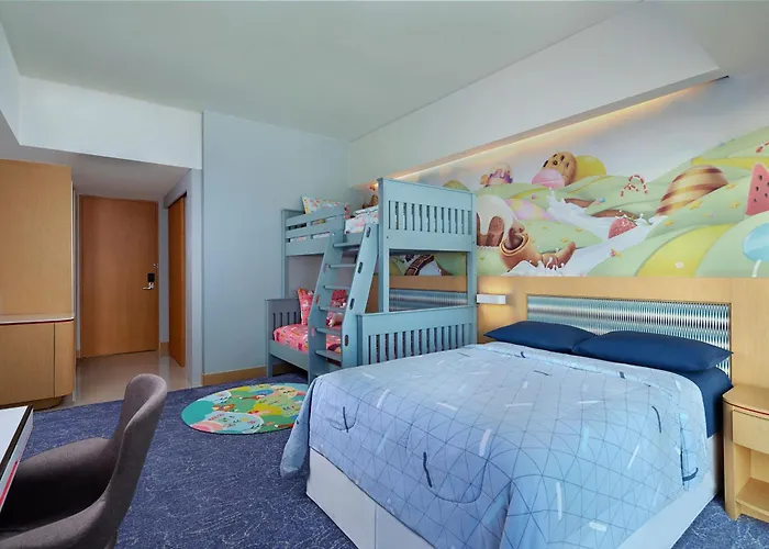 Hotels with pool Four Points By Sheraton Surabaya, Tunjungan Plaza