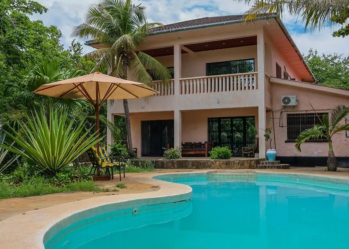 Tradewinds Lodge