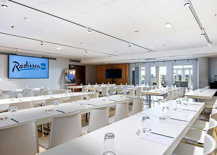 Сity center hotels Radisson Blu Bordeaux
