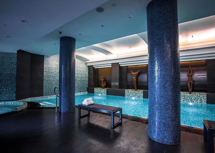 Pet Friendly hotel: Quay West Suites Melbourne