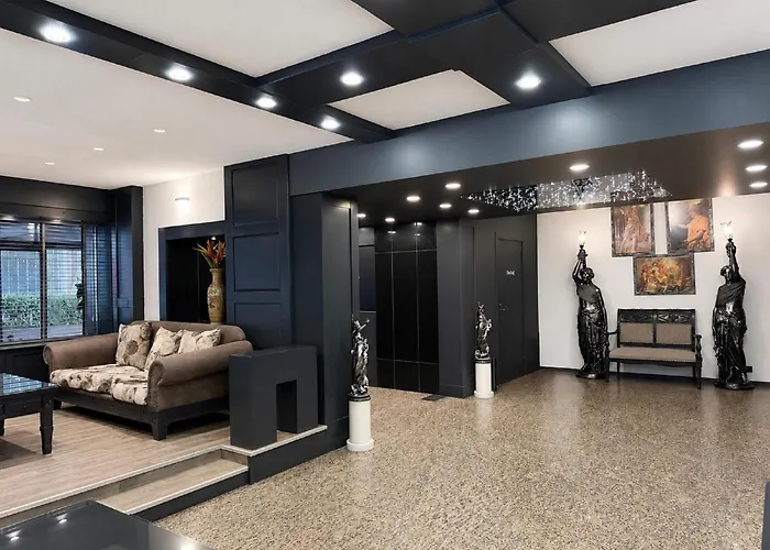Peak Star Hotel