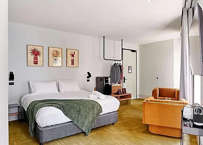 Central Club - North