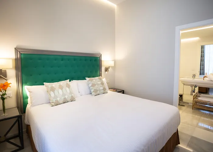Plazuela del Carbón Suites