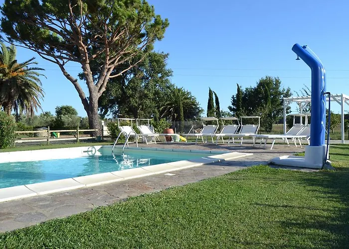 Villa con piscina: Agriturismo Beveraggio Appartamenti