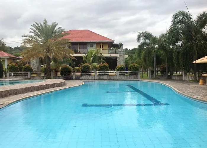 Resort: Calinisan Beach Resort